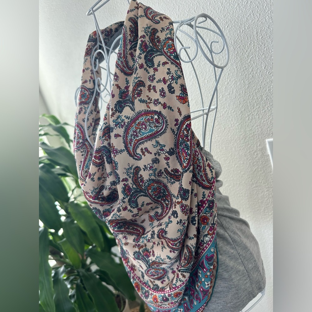 Paisley Print Halter Top - Picture 9 of 12